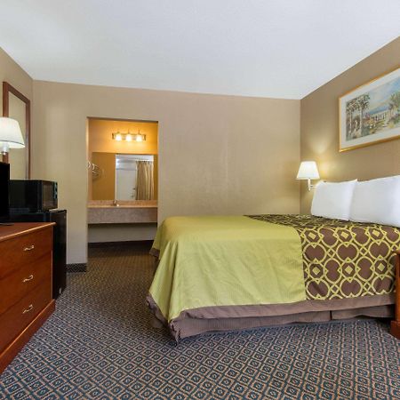 Days Inn By Wyndham Clanton Al Екстериор снимка
