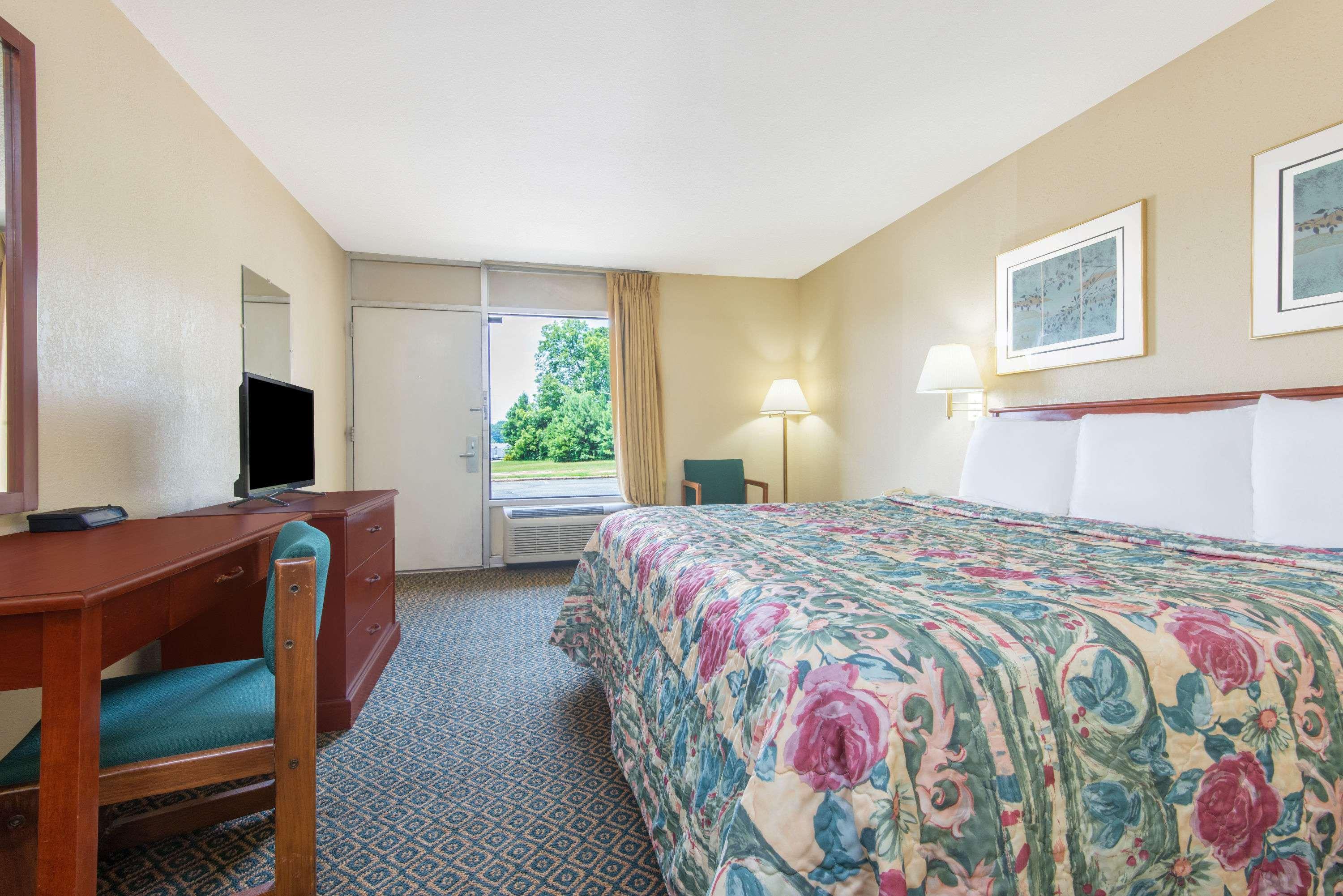 Days Inn By Wyndham Clanton Al Екстериор снимка