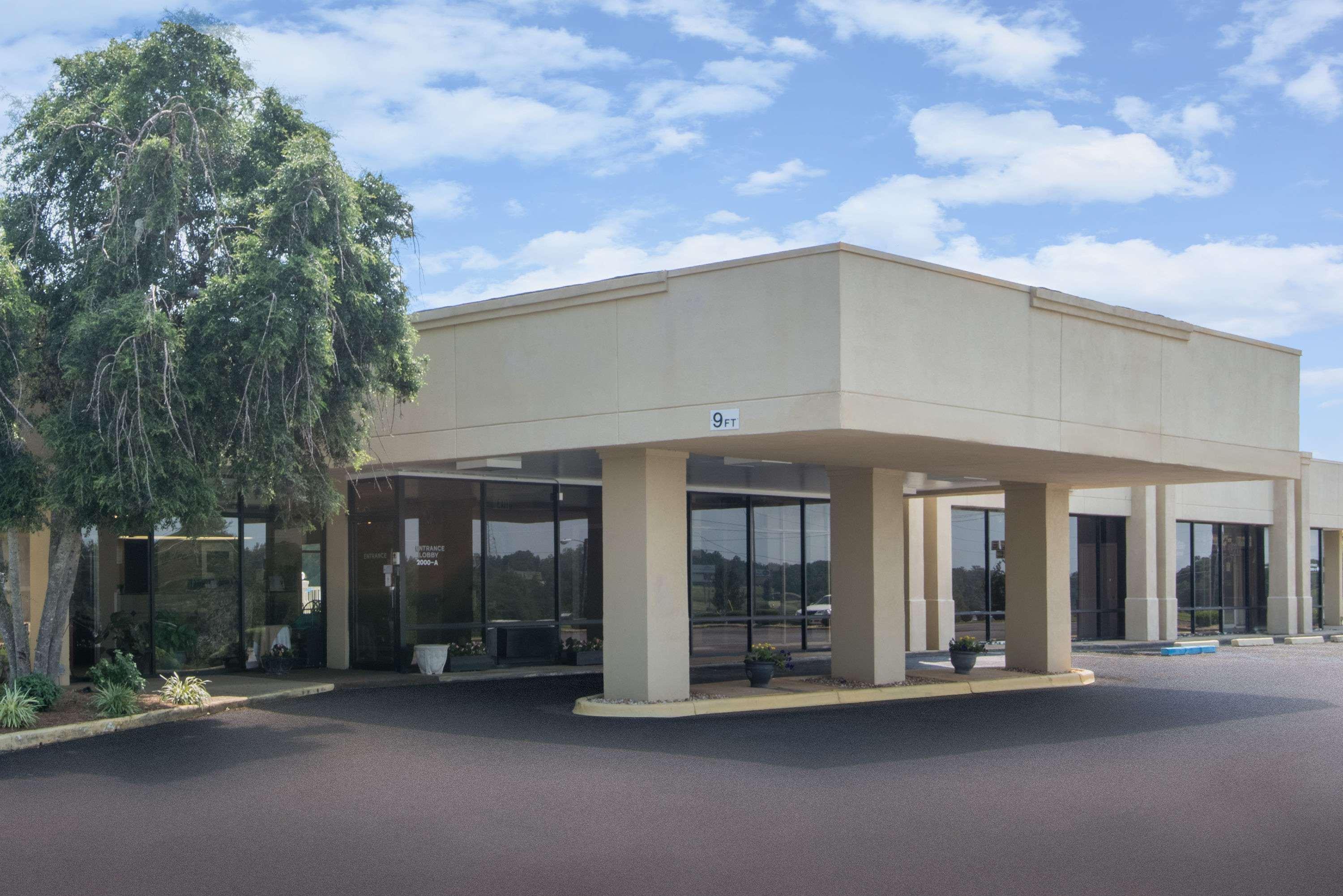 Days Inn By Wyndham Clanton Al Екстериор снимка