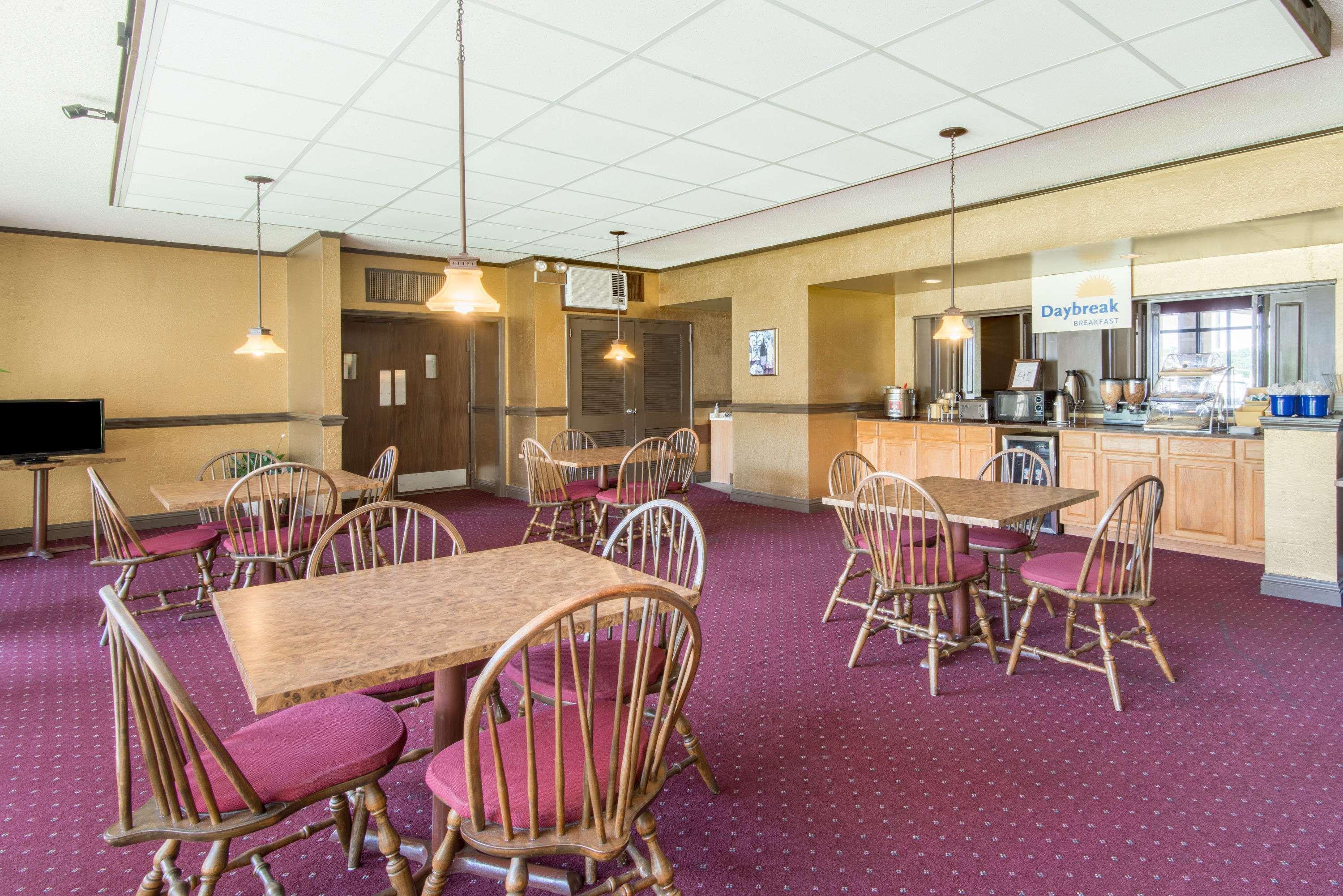 Days Inn By Wyndham Clanton Al Екстериор снимка