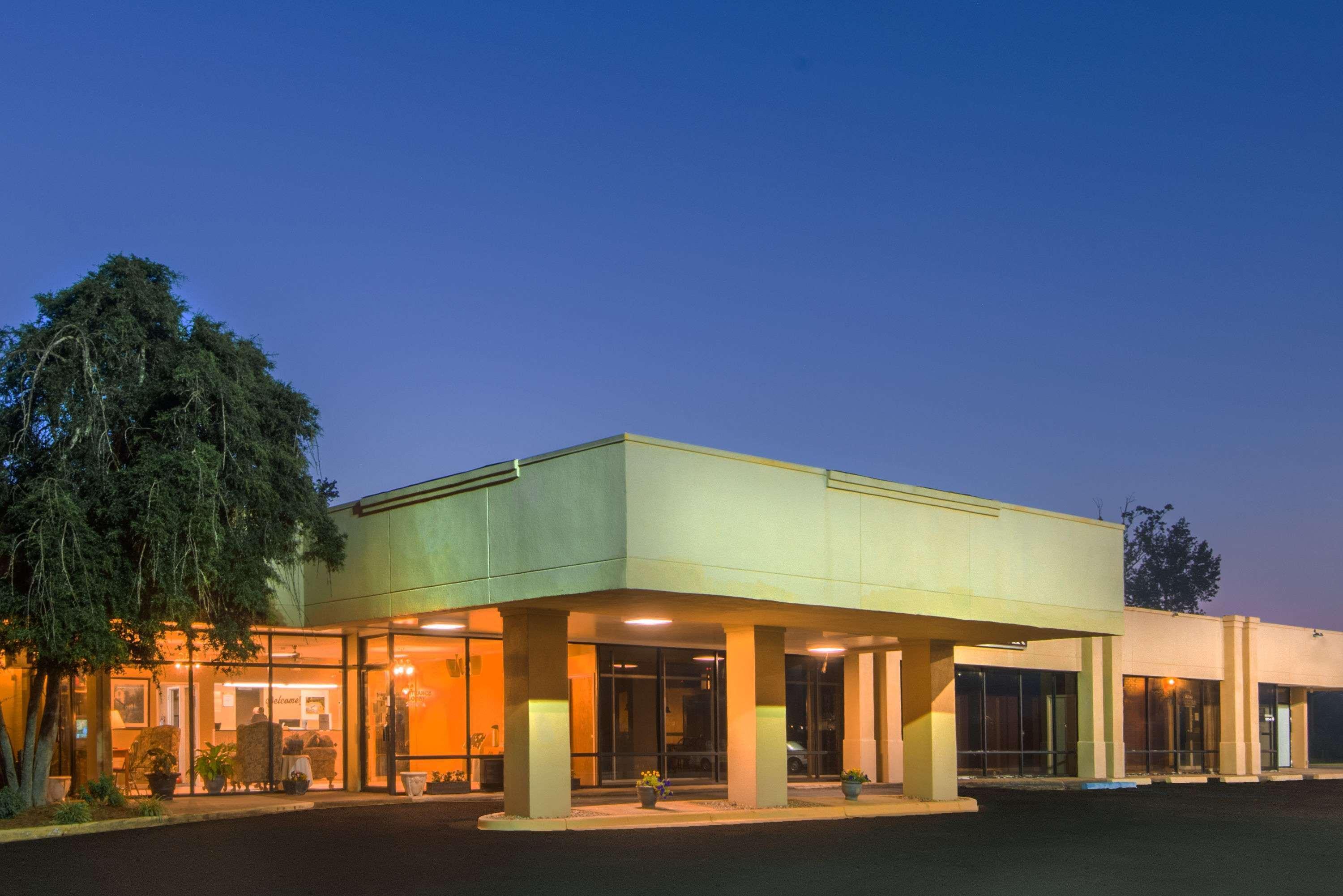Days Inn By Wyndham Clanton Al Екстериор снимка