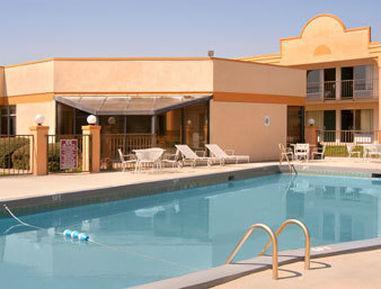 Days Inn By Wyndham Clanton Al Екстериор снимка